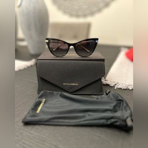 DOLCE & GABBANA CAT EYE SUNGLASSES 😎